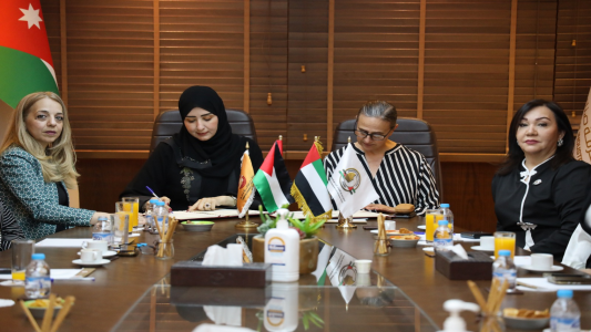 مذكرة تفاهم بين مجلس سيدات الأعمال الأردني الإماراتي ومجلس سيدات الأعمال الصناعيات في "صناعة ...